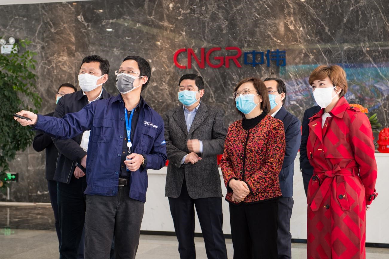 湖南省委常委、常務(wù)副省長(zhǎng)謝建輝赴中偉視察復(fù)工復(fù)產(chǎn)工作